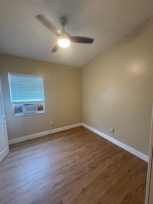 Building Photo - Cute Remodeled Deltona Beauty Call Sheila ...