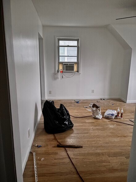 Building Photo - 147 Chase Ave