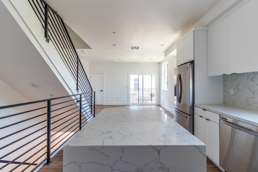 Building Photo - 4507 1/4 W 18th St