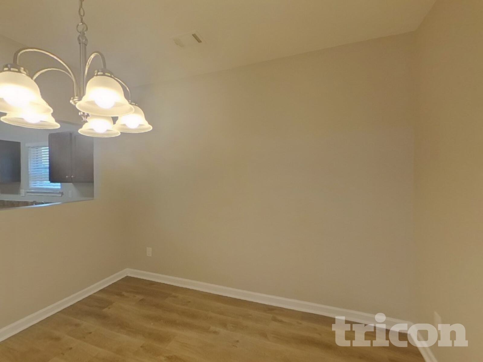 Building Photo - 528 Tulip Ln