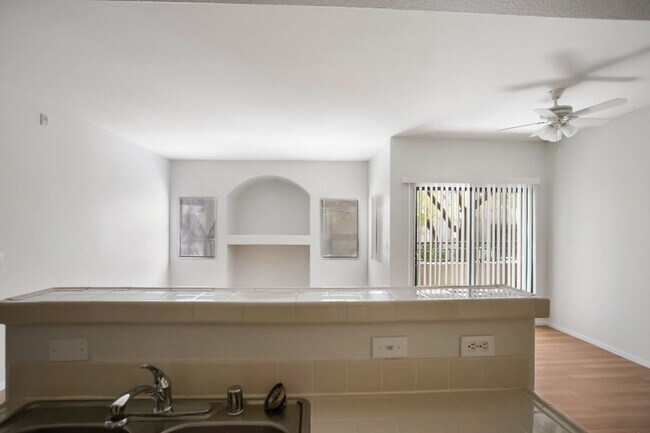Building Photo - Great 2 Bed, 2 Bath First Story Condo In Northwest Vegas