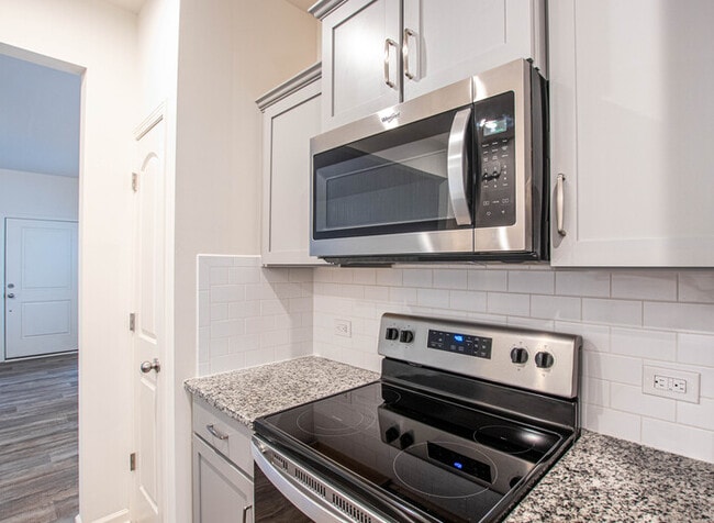 Building Photo - 2 Bedroom Townhome - HWY 601 AVAILABLE APRIL 2026