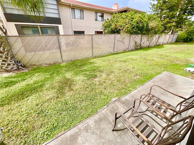 Building Photo - 6401 Drexel Dr