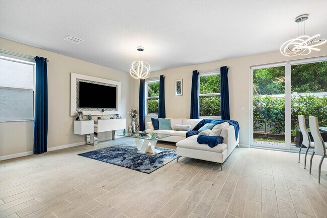 Building Photo - 5623 Enclave Dr