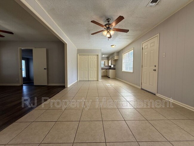 Building Photo - 4921 Wooddale Ave