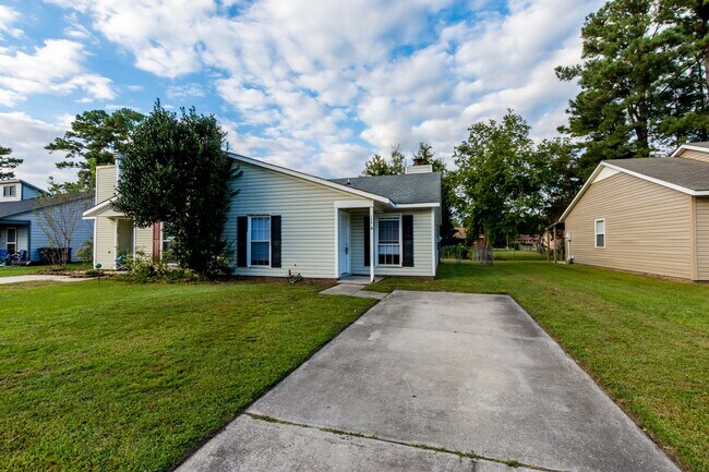 Building Photo - 139 Village Cir