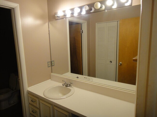 Building Photo - 1249 Island Dr