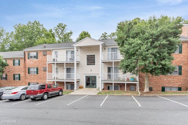Primary Photo - 1 br, 1 bath House - 535 Burgoyne Road #5