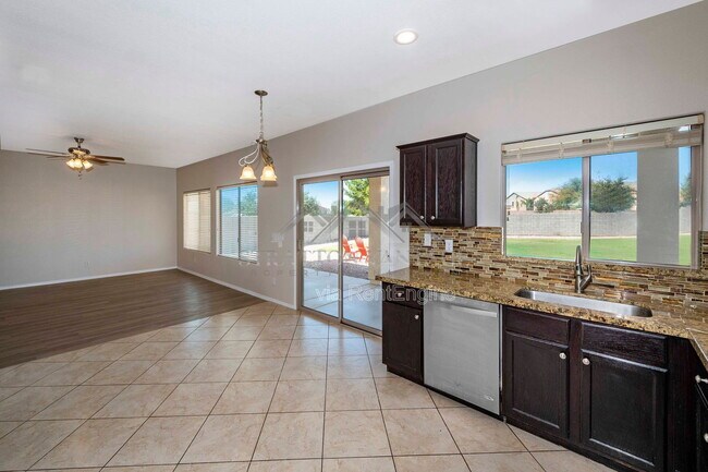 Building Photo - 618 E Payton Cir