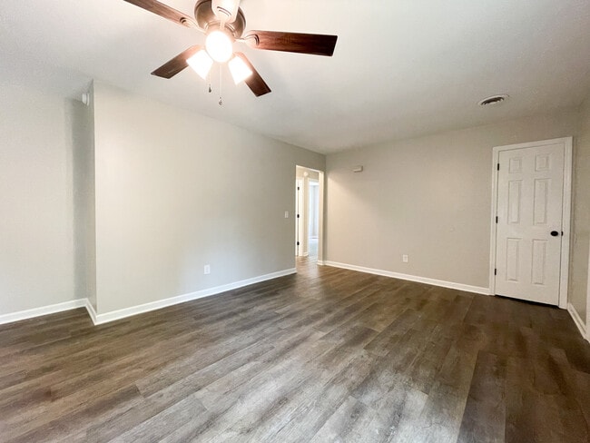 Building Photo - 437 Kingshead Ct
