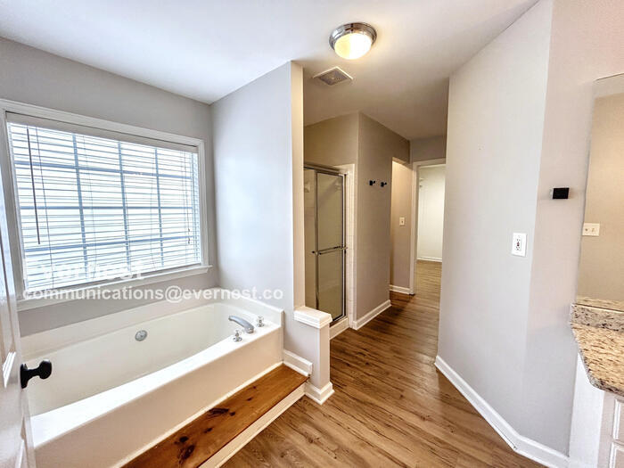 Building Photo - 2576 Alvecot Cir SE