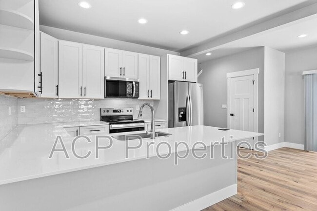 Building Photo - 2201 DeJong Dr