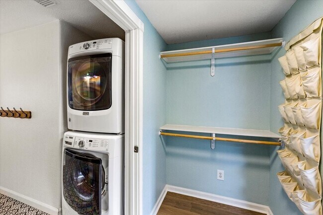 Building Photo - 5522 Avenue O 1/2