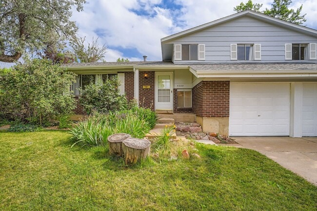 Building Photo - Piano & Pines 3 BDR Retreat