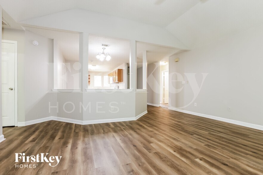 Building Photo - 370 Tait Rd