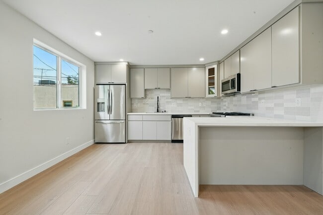 Building Photo - 8234 Blackburn Ave