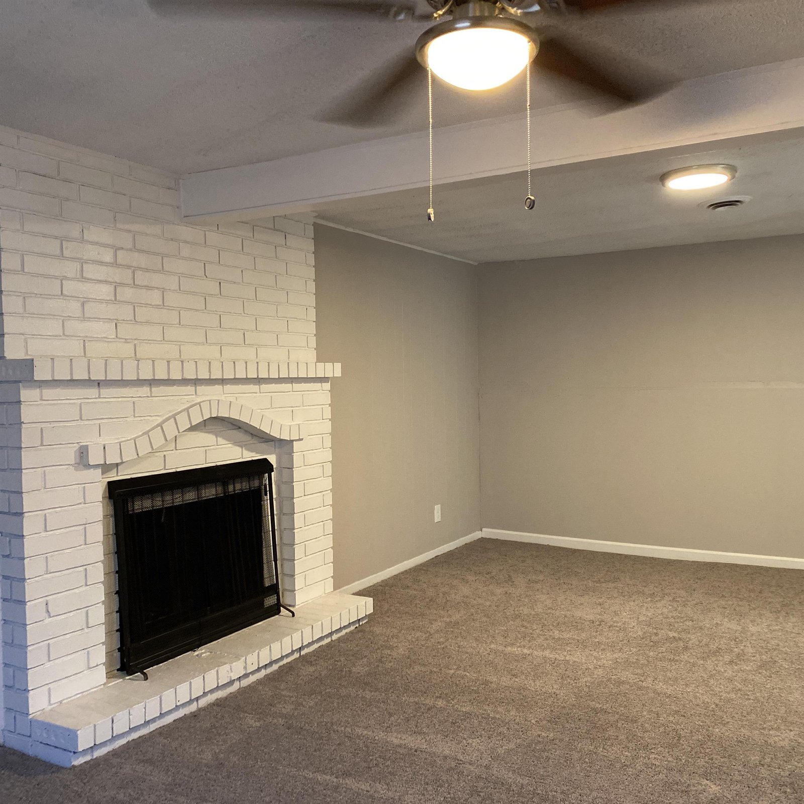 Building Photo - 332 N Cedar Ave