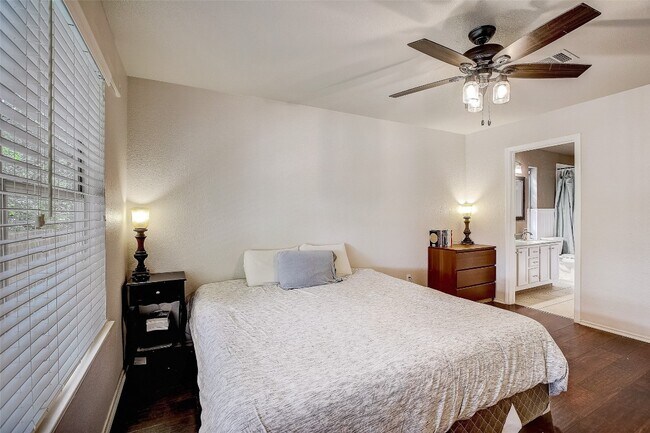 Building Photo - 7449 Peabody Dr