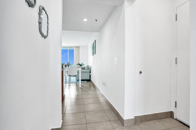 Building Photo - 2641 N Flamingo Rd