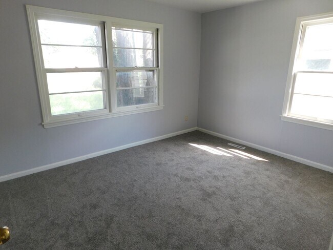 Building Photo - Charming 2 bedroom, 1 bathroom home locate...