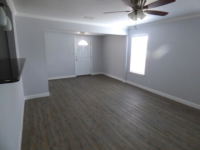 Building Photo - 3529 Topeka St