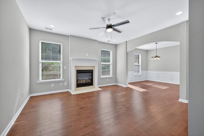 Building Photo - 3277 Castleberry Village Dr