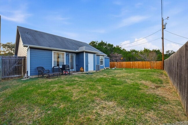 Building Photo - 1150 Green Hill Dr