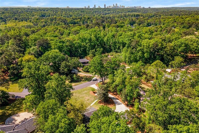 Building Photo - 1100 Kingston Dr NE