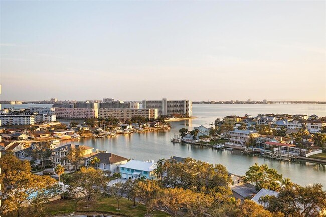 Primary Photo - 5950 Pelican Bay Plaza S
