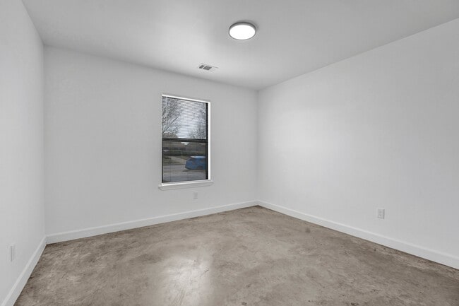 Building Photo - 3453 Daggett Rd