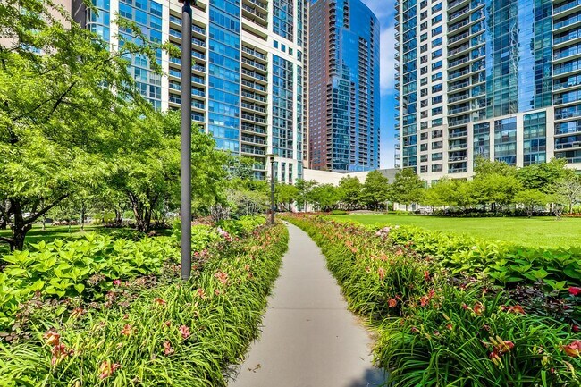 Building Photo - 420 E Waterside Dr