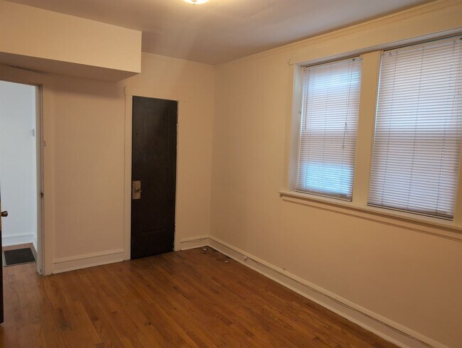Building Photo - 5455 N Christiana Ave
