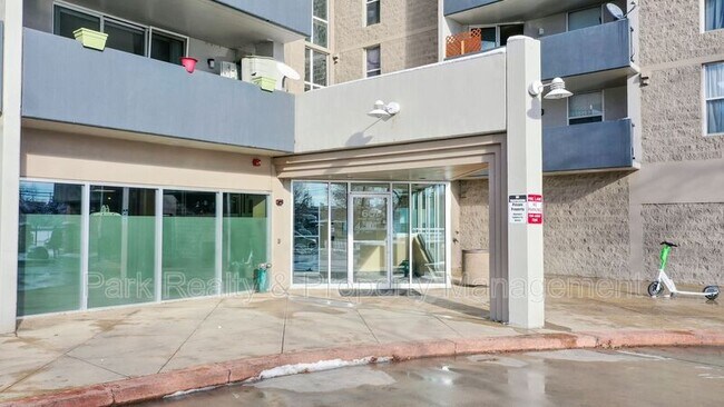 Building Photo - 601 W 11th Ave