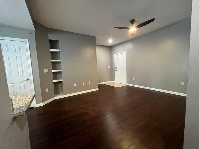 Building Photo - 2320 Gracy Farms Ln