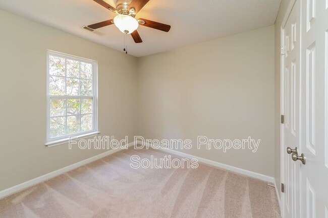 Building Photo - 15 Dillingham Pl