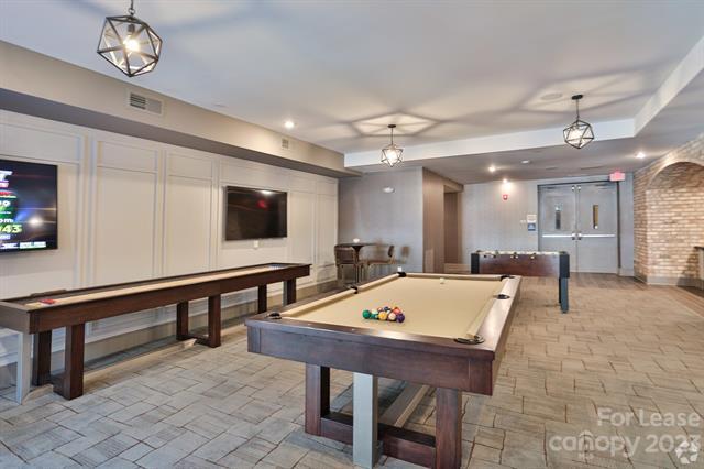 Building Photo - 5355 Pinehurst Park Dr