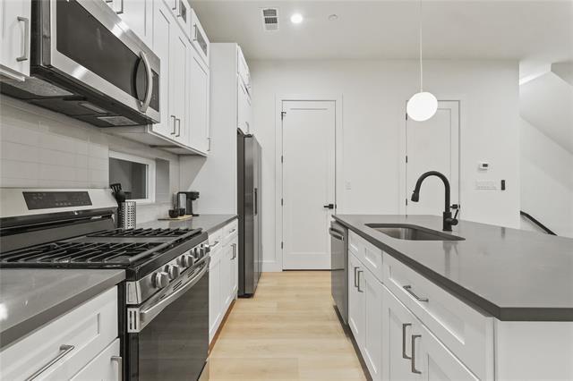Building Photo - 2101 N Prairie Ave