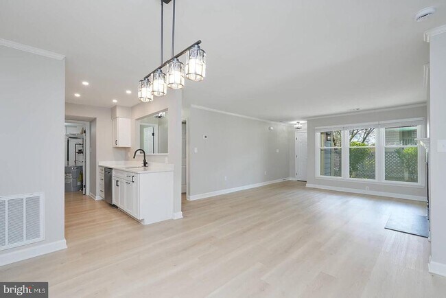 Building Photo - 20527 Shadyside Way