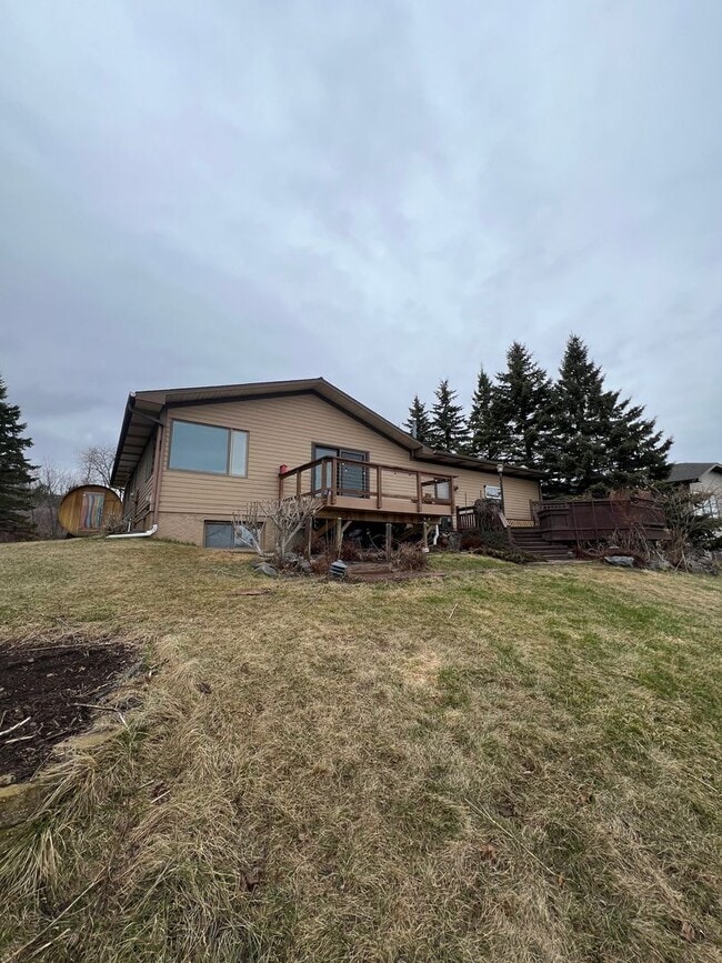 Building Photo - 2607 W 12th Street - Available May 8th - Short Term Rental Through October