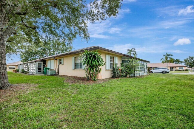 Building Photo - 5840 Summerfield Ct