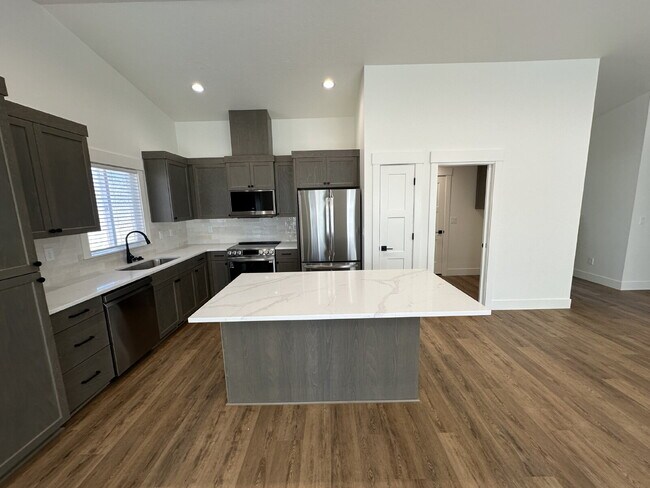 Building Photo - "Charming 3-Bedroom Oasis with Granite Touches in Meridian!"