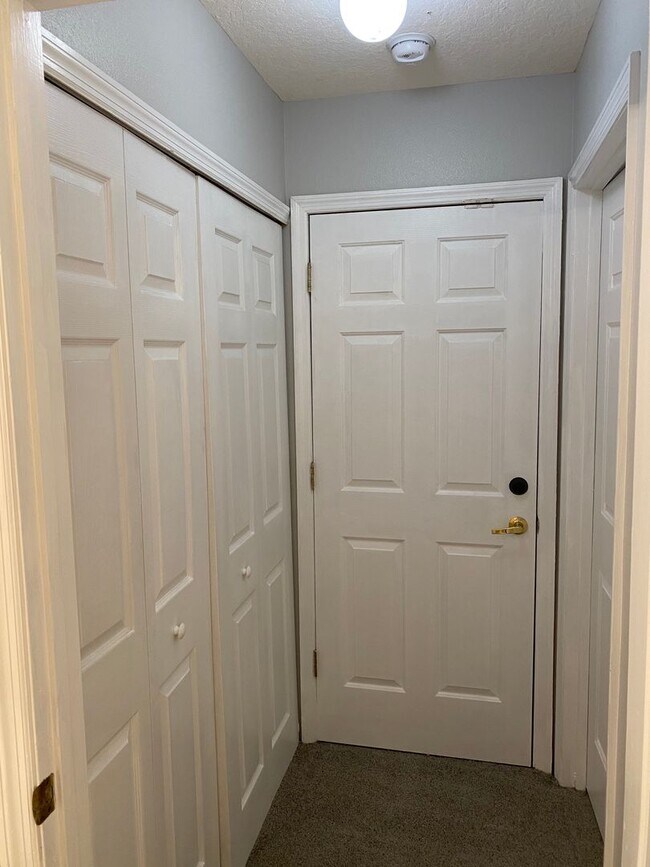 Building Photo - 613 Coconut Palm Way