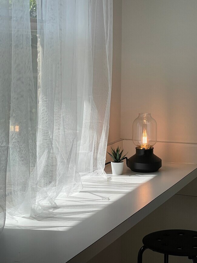 Kitchen has a window, Happy cooking! - 7718 Royal Ln