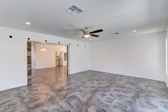 Building Photo - 8338 E Granada Rd