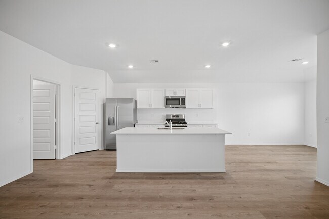Building Photo - 2123 W 30th Pl