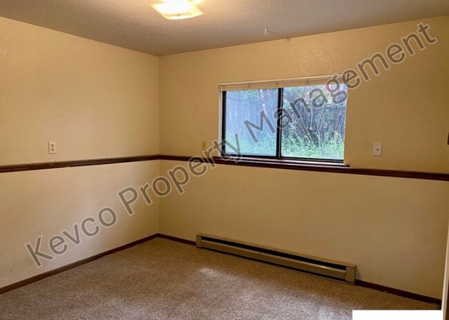 Building Photo - 620-622 Endicott St