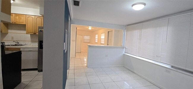 Building Photo - 502 N 70th Way