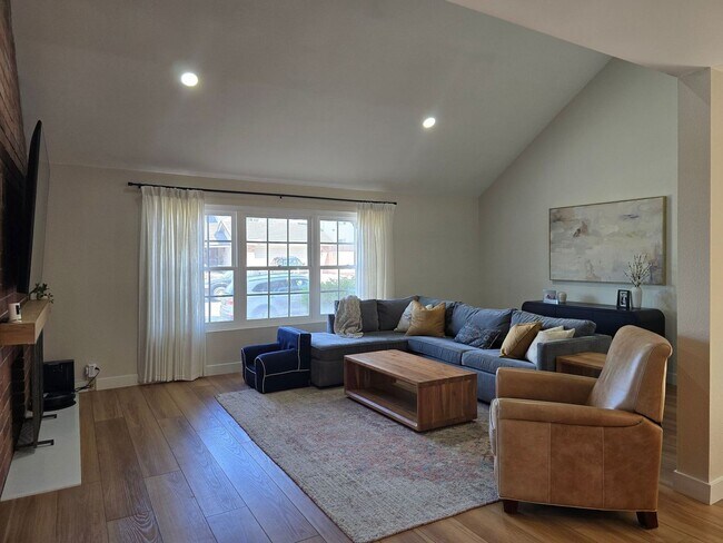 Building Photo - 344 Dewane Dr