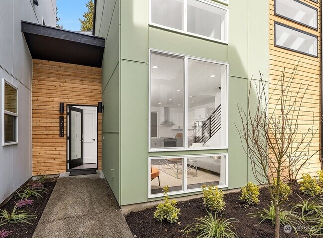 Building Photo - 1714 NE 96th St