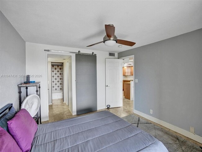 Building Photo - 2304 S Cypress Bend Dr